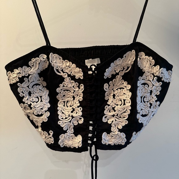 H&M embroidered crop top - Picture 2 of 3